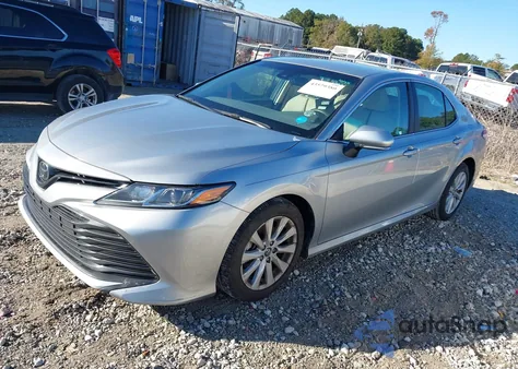 2018 Toyota Camry Le из США, поврежденный, VIN 4T1B11HK9JU135677